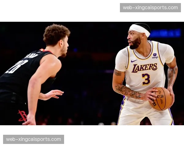 湖人禁区得分领先鹈鹕14分 内线进攻效率占优